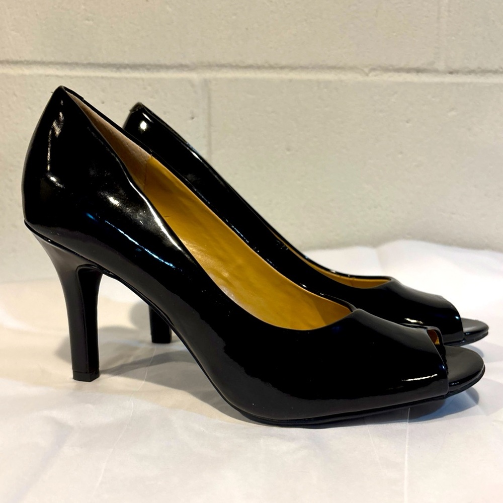 Kelly & Katie black peep toe pump heels faux patent leather